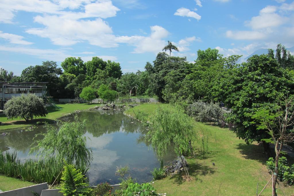 Green Willow House Bed & Breakfast Hualien City Exterior photo