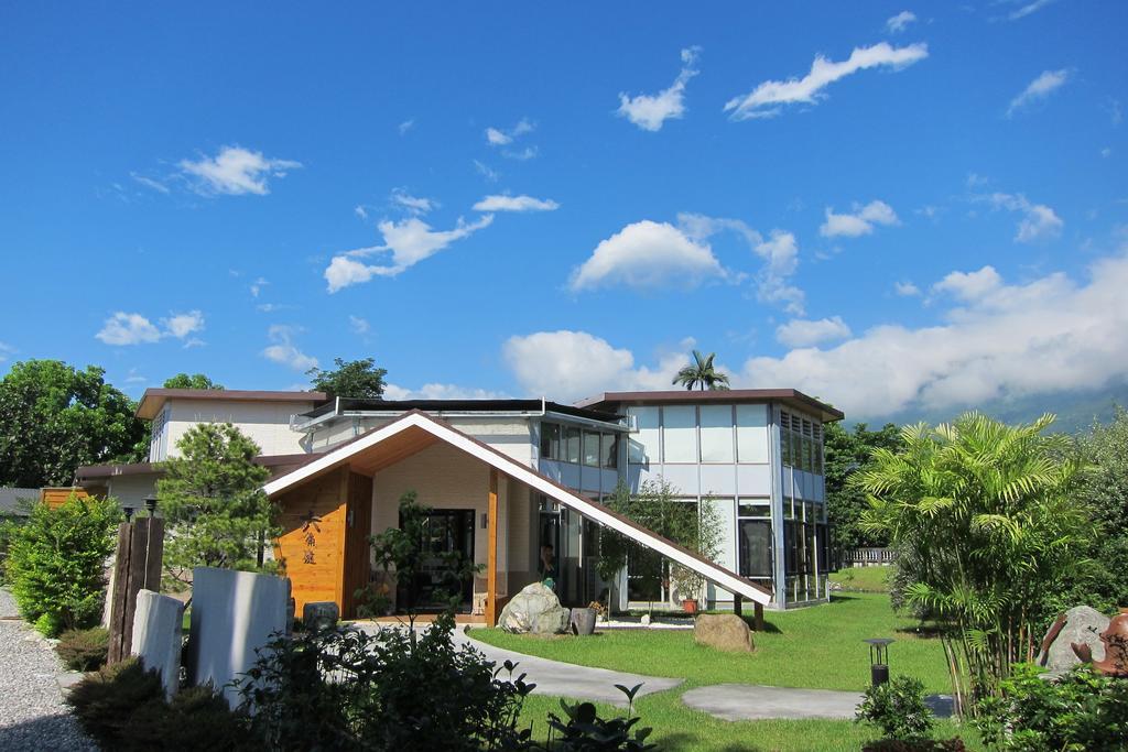 Green Willow House Bed & Breakfast Hualien City Exterior photo